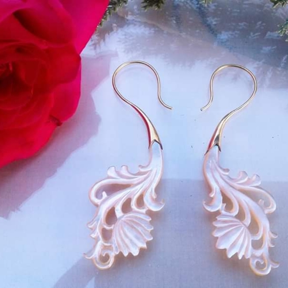 Shell carved earrings - Picture 2 of 7